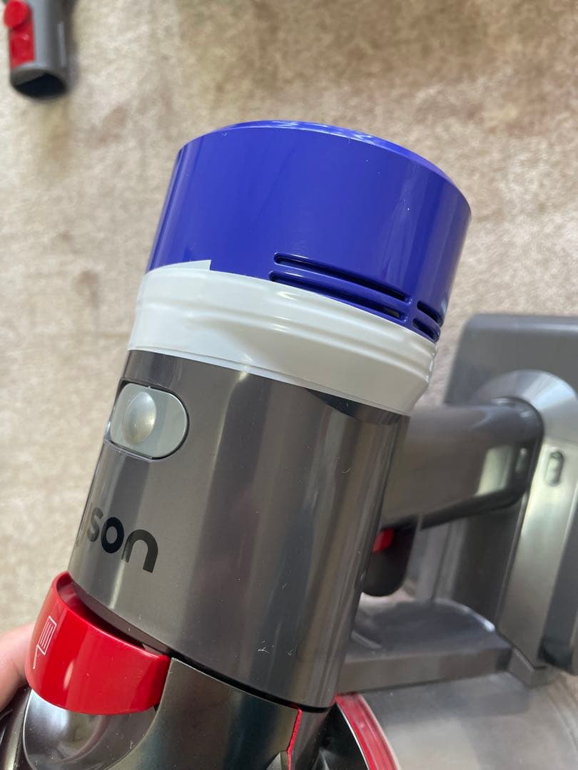 【送料込】Dyson V8 Fluffy＋ コードレス スティッククリーナー