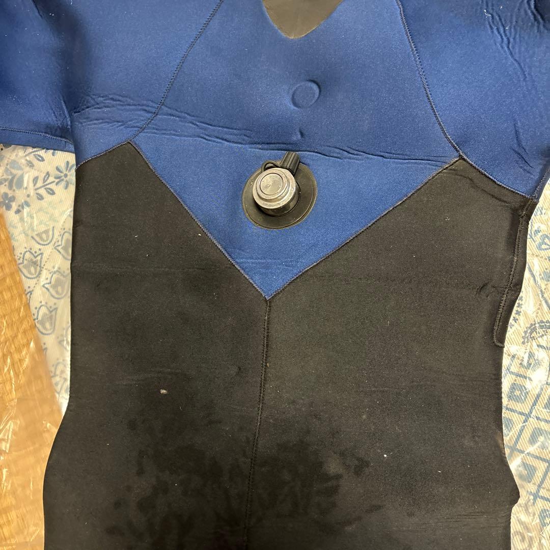 ウェットスーツ　スキューバダイビング