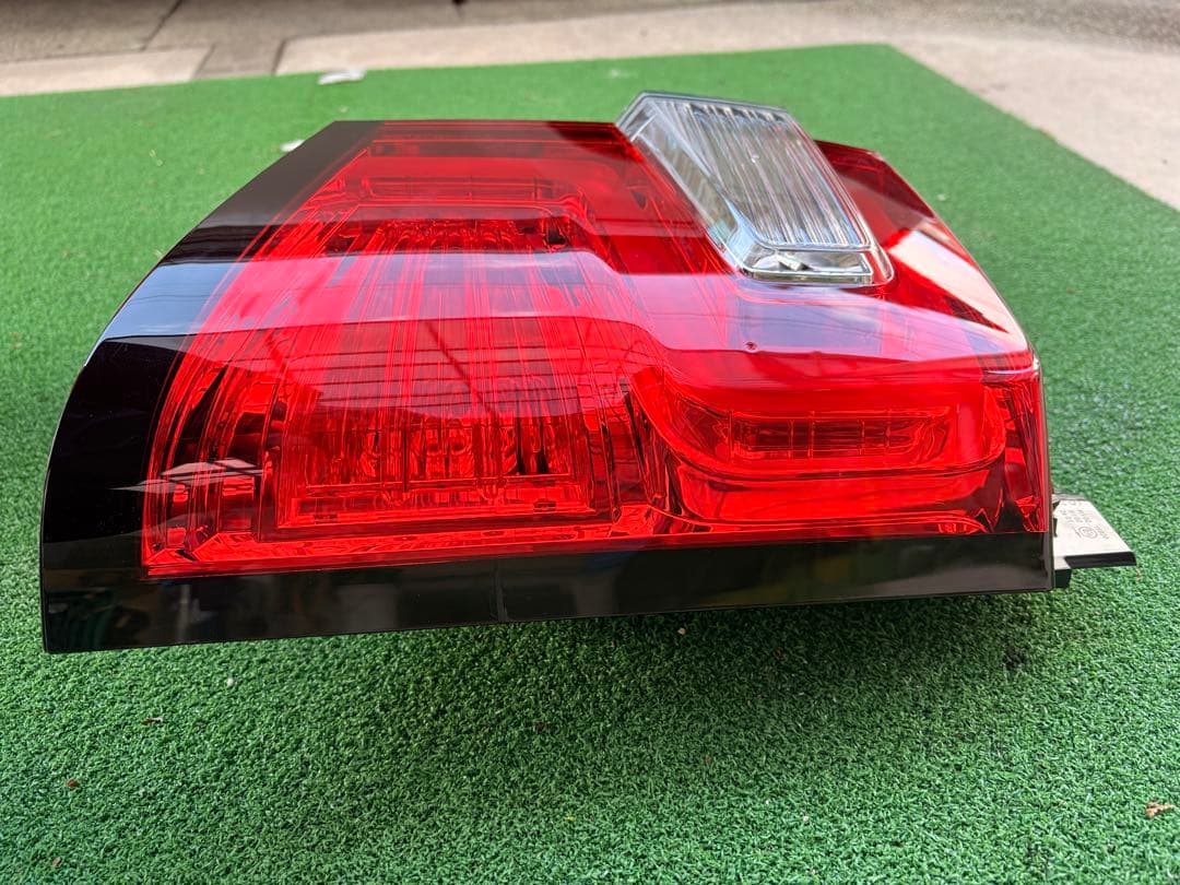 ⭐︎デリカD5 後期　テール　ライト⭐︎ 右側　運転席側　ランプ