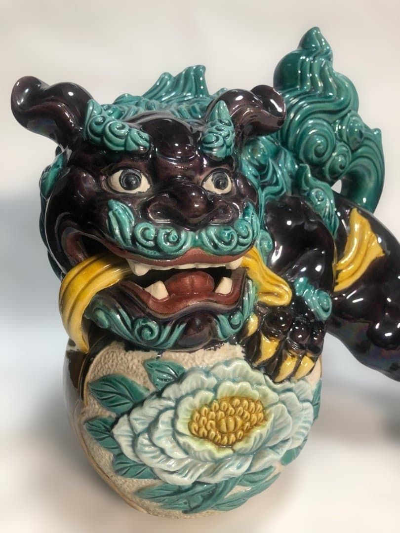 九谷焼　色絵玉乗り獅子　糠川清章造　縁起物置物　欅台付　魔除