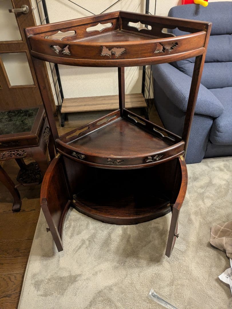 （引き取り専用）アジアン家具木製コーナーラック 彫刻入り