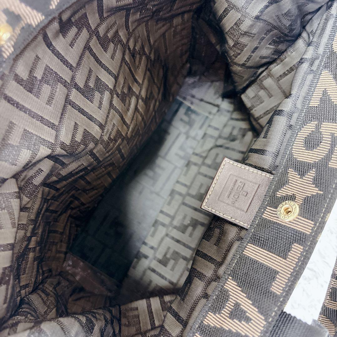 美品　フェンディ　エコバッグ　折り畳み　ズッカ　トートバッグ　A4 レザー