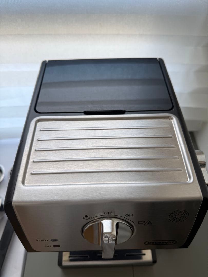 デロンギ　エスプレッソカプチーノメーカー　ECP3220J-BK