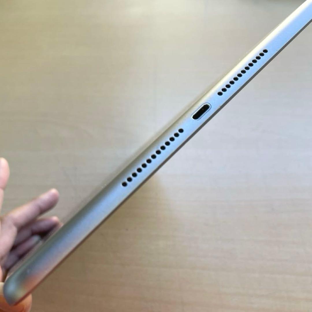 iPad 第5世代　スペースグレイ　32GB SIMフリー　A1823