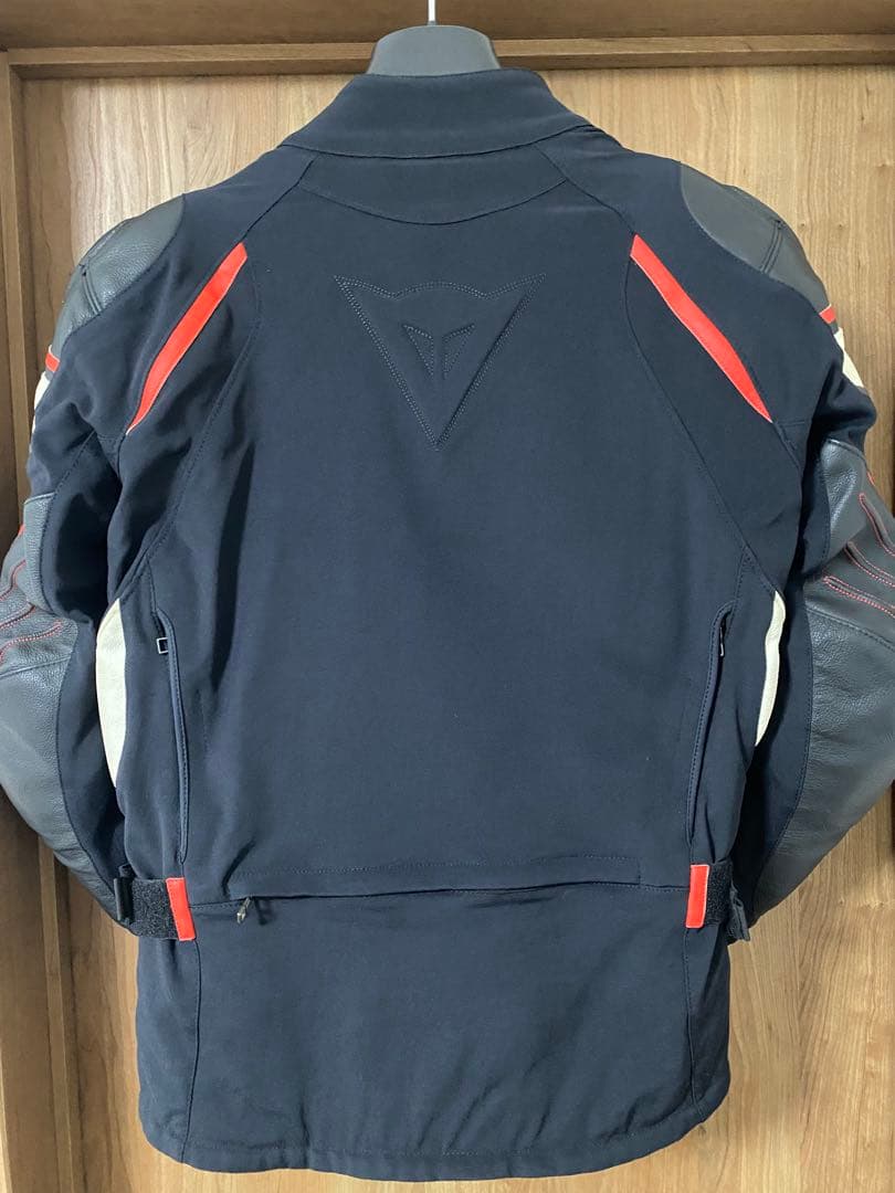 Dainese 冬用ライディングジャケット 黒/赤/白