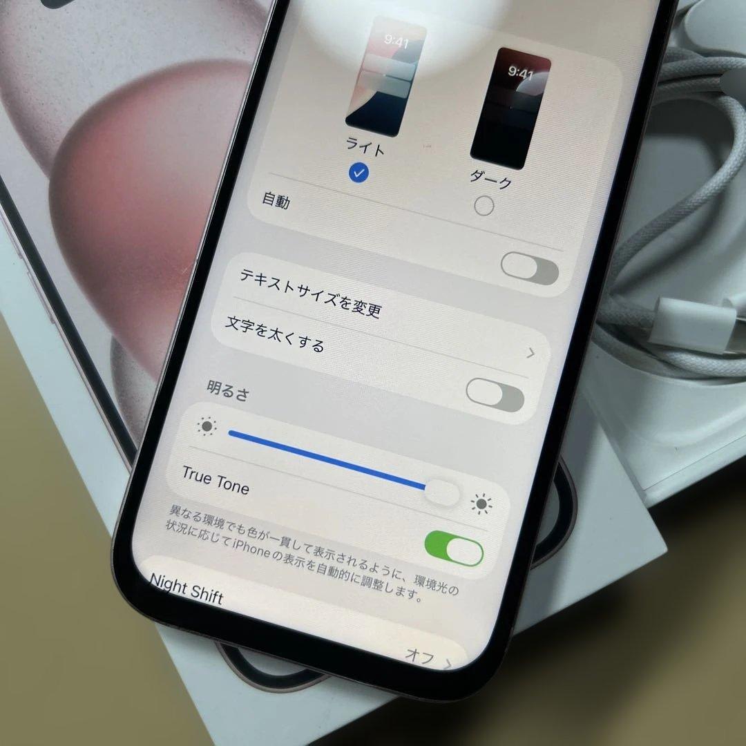 iPhone15 128GB SIMフリー　背面割れあり