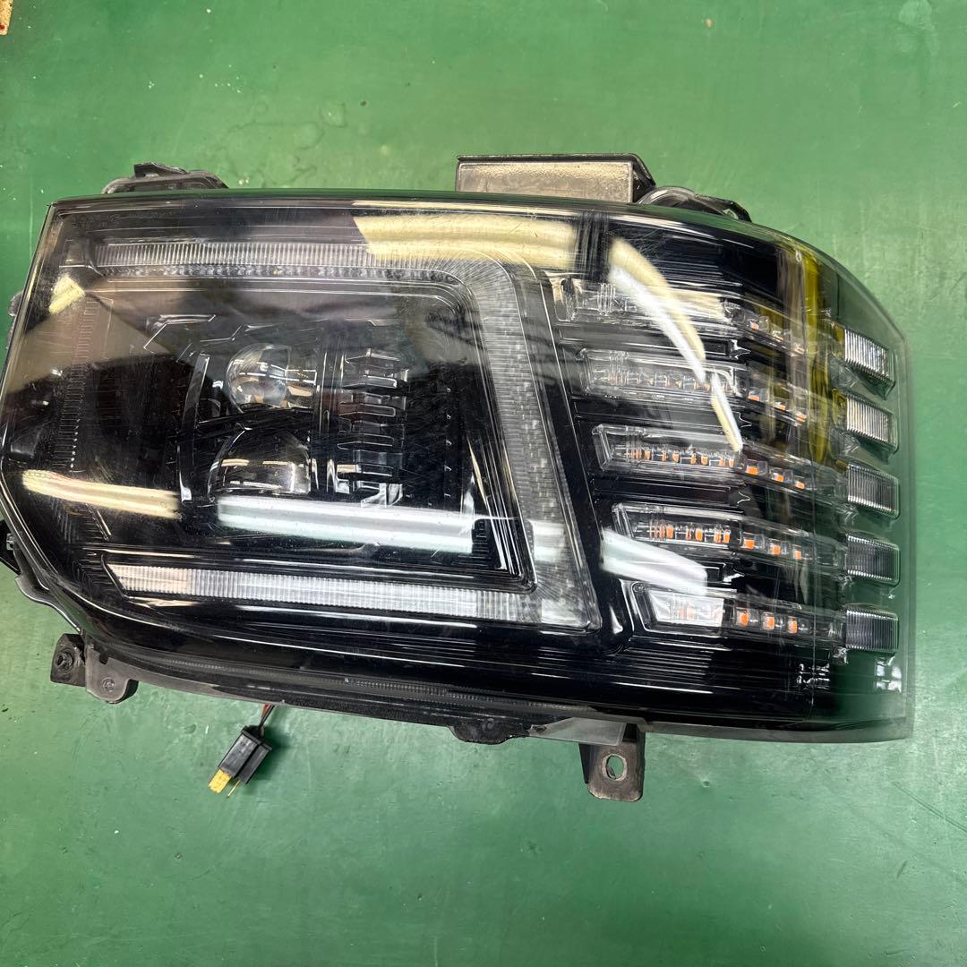 200系ハイエース ヴァレンティLEDヘッドライト