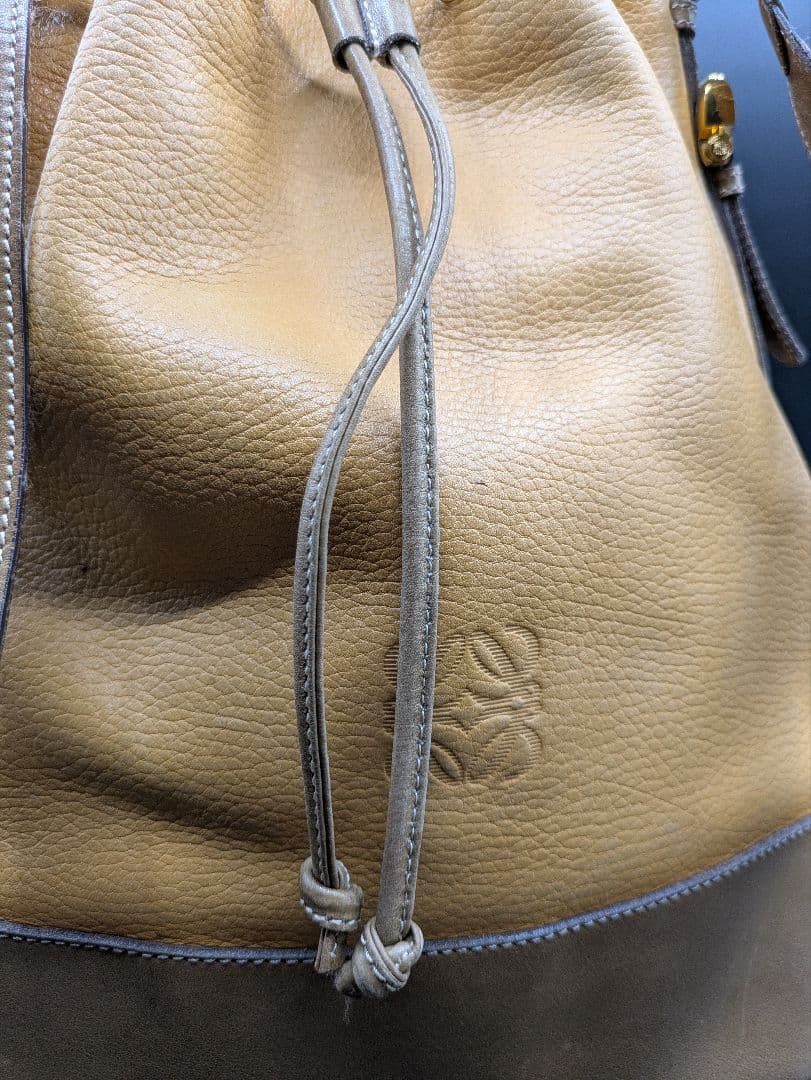 LOEWE ショルダーバッグ 巾着 アナグラム ベージュ ブラウン レザー