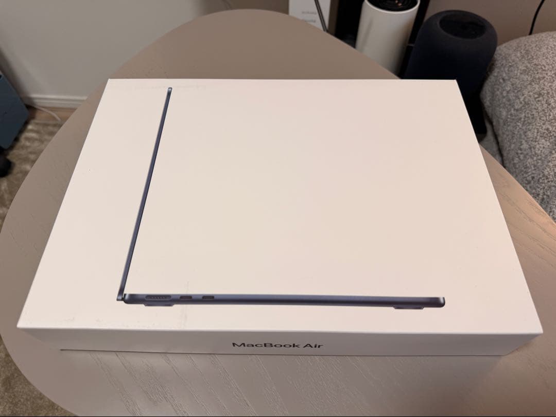 MacBookAirM2 13インチ2022 256GB、箱&ケーブル付