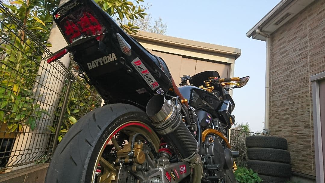 CB400SB　DEKAVICスリップオン マフラー カーボンファイバー調