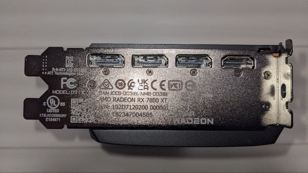 AMD RADEON RX7800XT リファレンスモデル