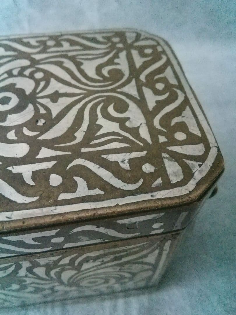 銀象嵌青銅ベタル箱、イスラム　フィリピン　ミンダナオ　アンティーク