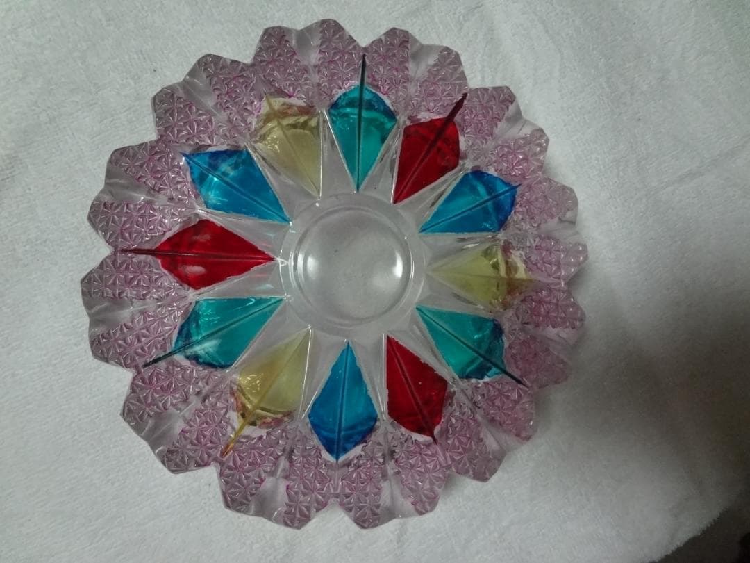 ガラス細工　　　クリスタルピンク灰皿細かいガラス模様       昭和調レトロ