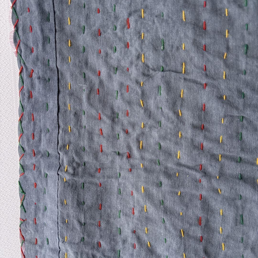 未使用❁エンブロイダリー　グレー　パッチワークカンタキルトマルチカバーラグ