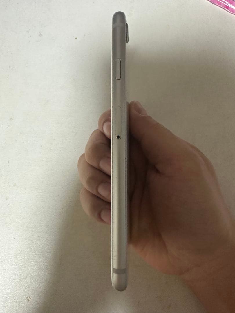 iPhone8 本体 ホワイト 68GB