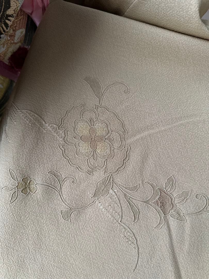 付け下げ訪問着 辛子色 正絹 高級ちりめん素材に汕頭刺繍 単品