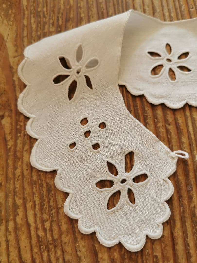 アンティークフランス オープンカットワーク アイレット刺繍 スカラップリム付け襟