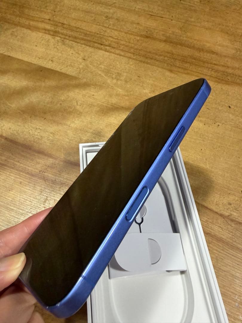 iPhone 16 ブルー 256GB SIMフリー 画面割れあり