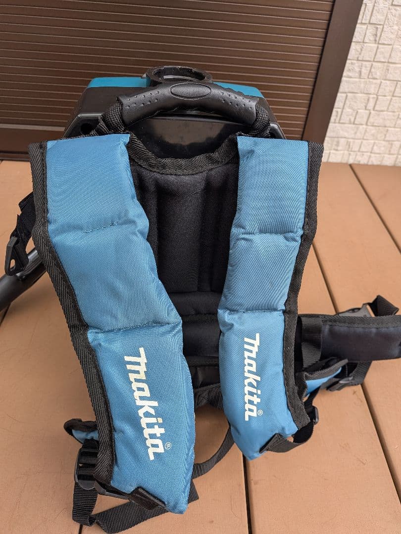 ​マキタ 18V+18V 充電式背負いクリーナー VC260D（本体・付属品）