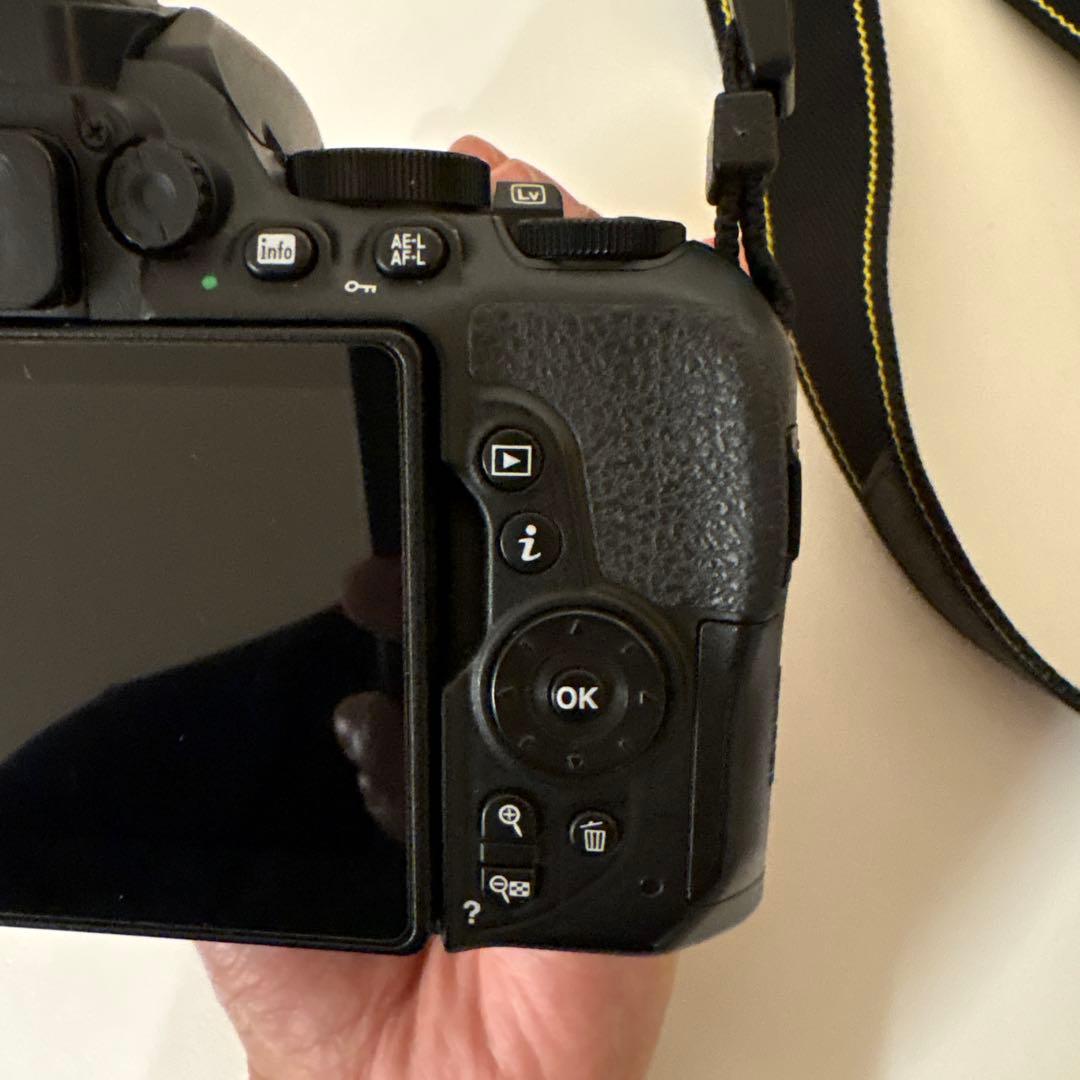 す*♪様 【美品】Nikon D5600 ダブルズームキット Camera ボデ