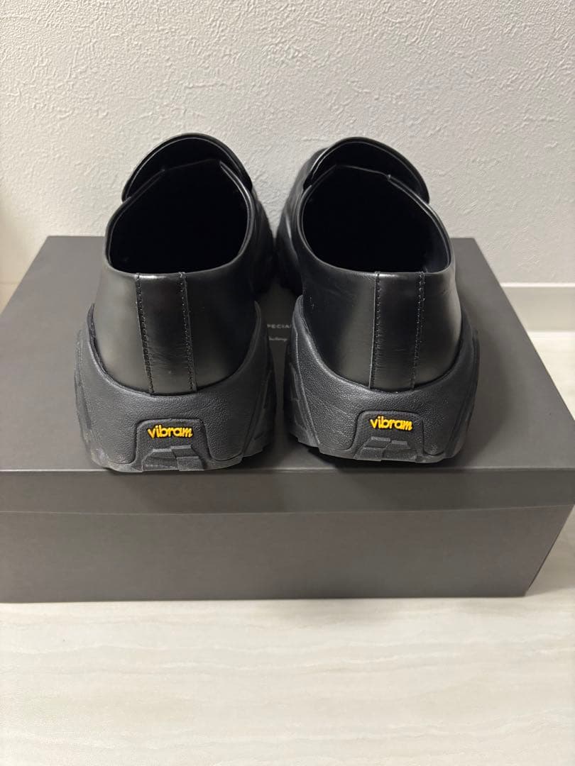 ブラックレザー ローファー Vibramソール
