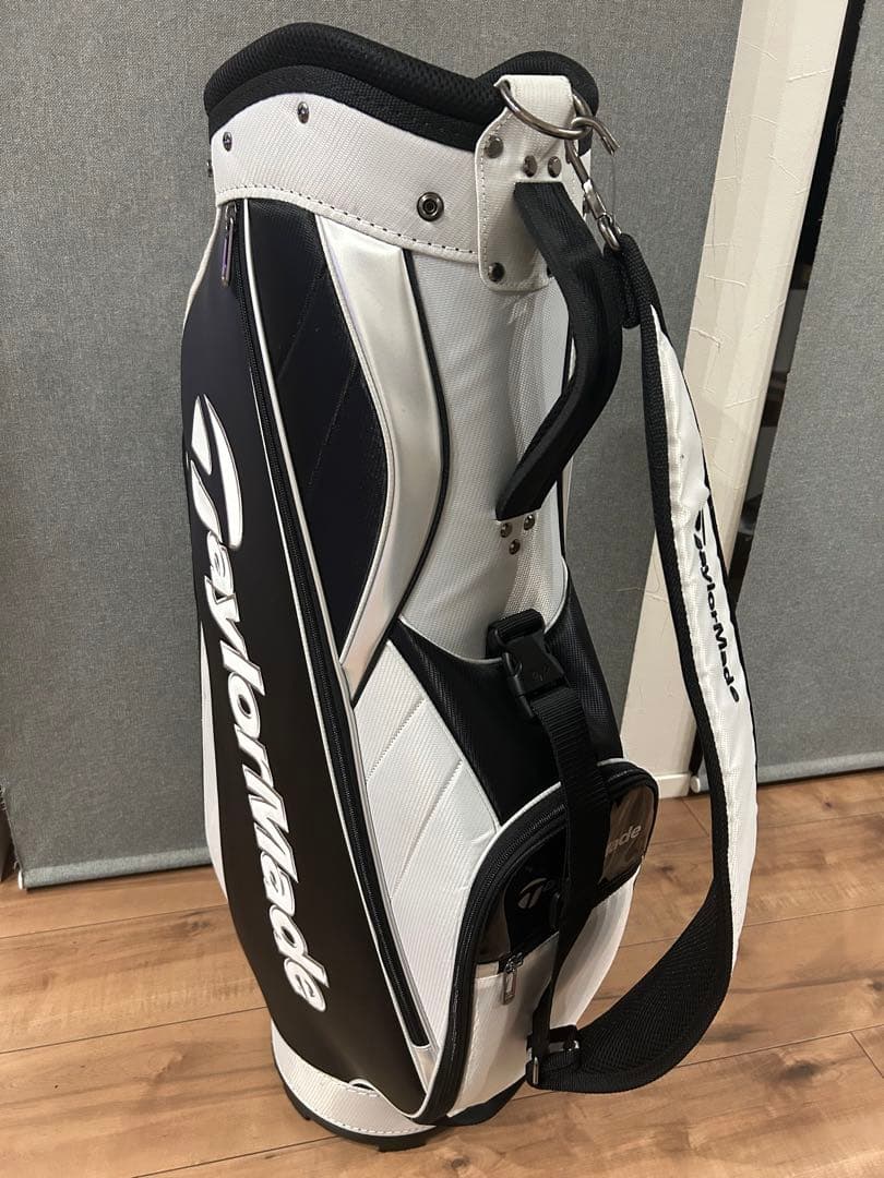 TaylorMade トゥルーライト　ゴルフバッグ