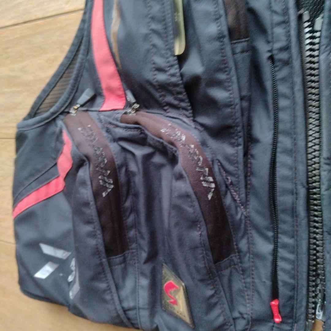 ダイワ スペシャル鮎フィッシングベスト 黒/赤