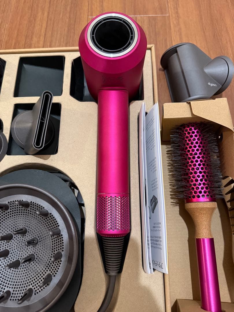 Dyson ヘアドライヤー 限定色＆限定付属品(母の日) ＋浮き毛ツール