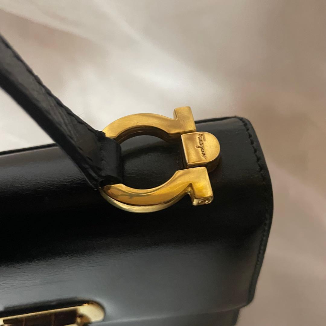 フェラガモ　ガンチーニ　ミニショルダーバッグ