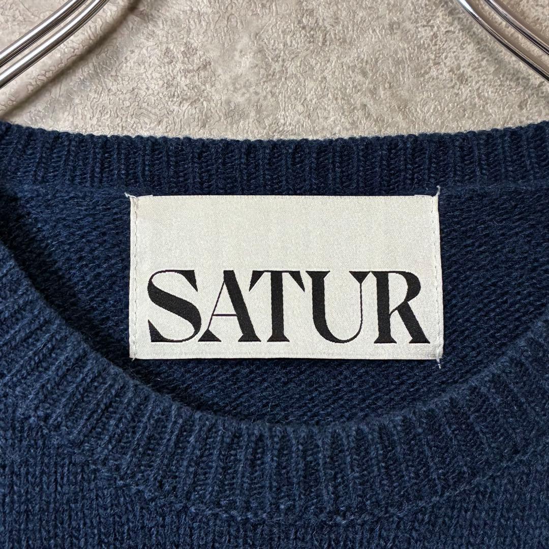 SATUR セター アシンメトリーニット セーター 刺繍ワンポイント ネイビー