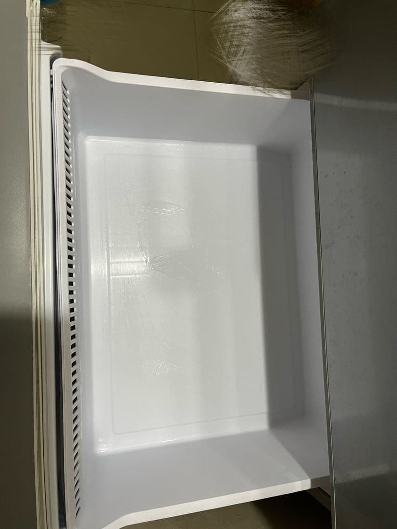 シルバー冷蔵庫 3棚 冷凍室付き