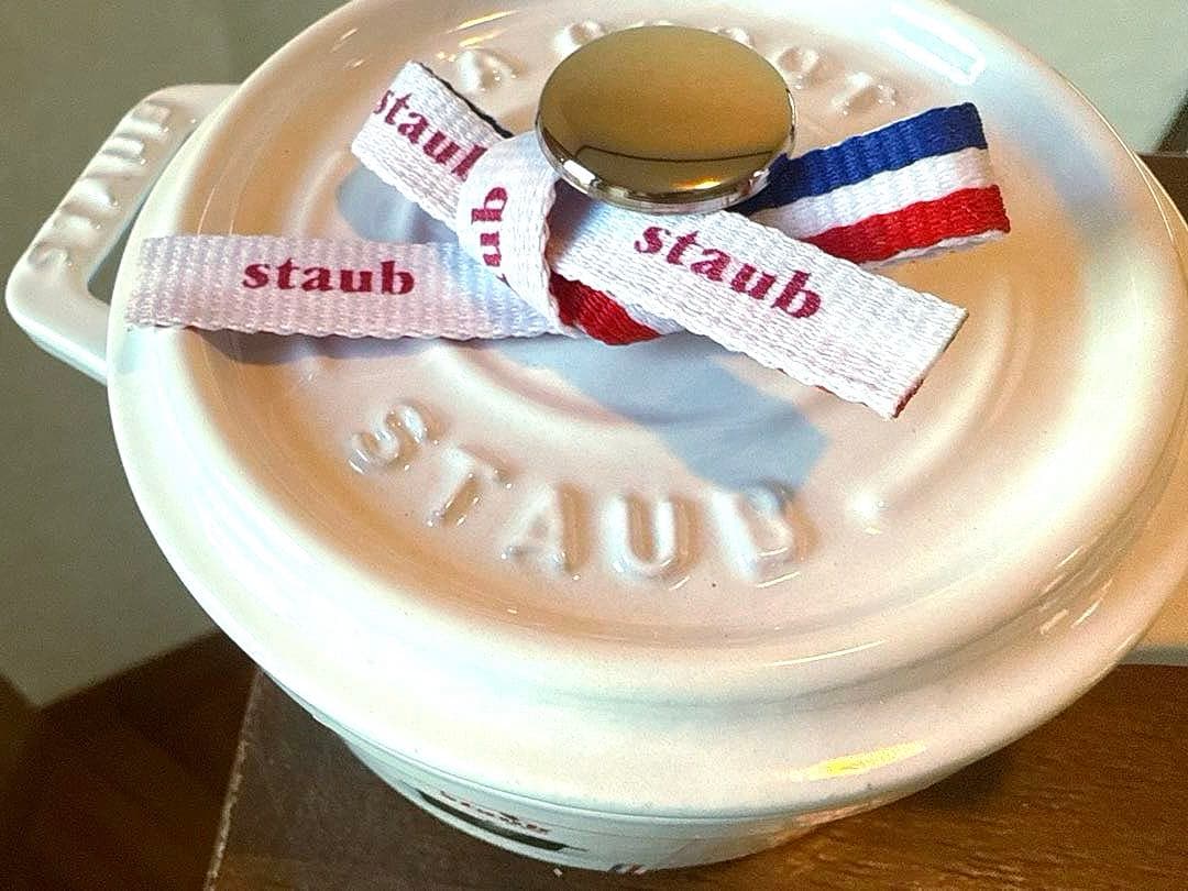 ストウブSTAUB完売ホワイトココットラウンド１０ｃｍ新品未使用 生涯保証＆箱付