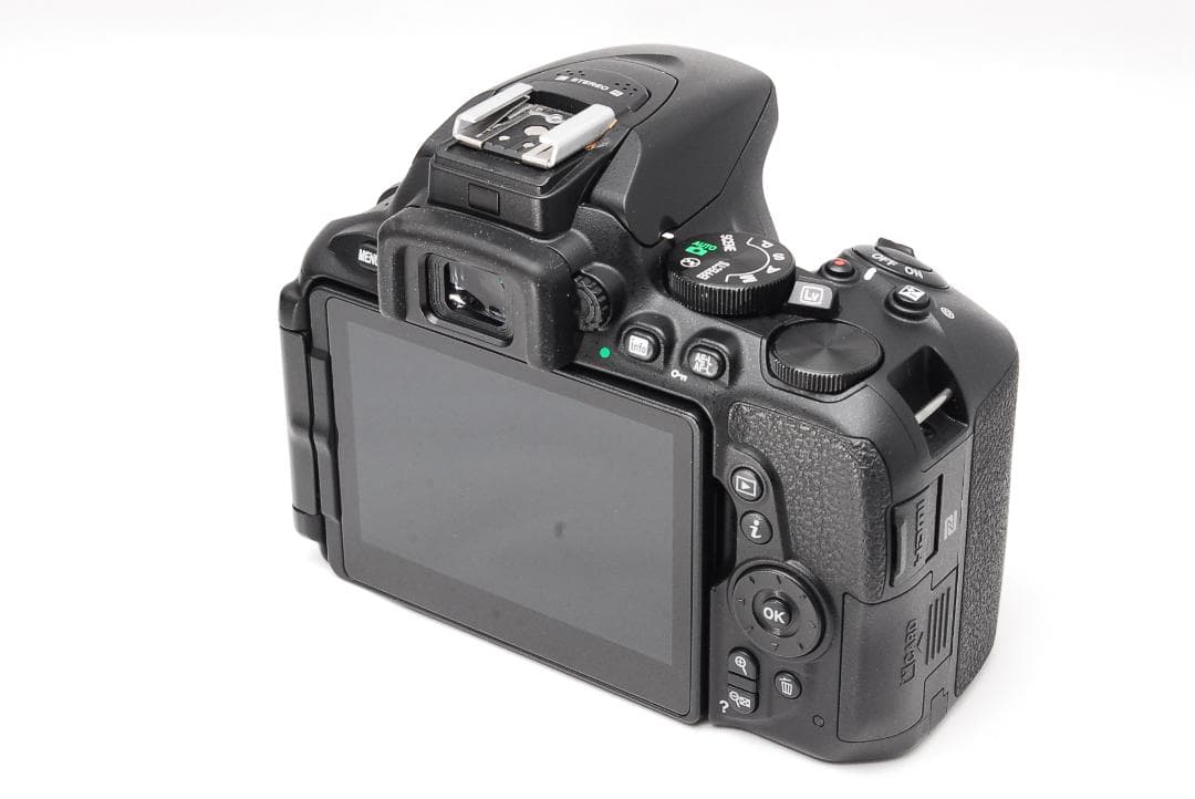momo ❤美品❤Nikon D5600❤ダブルズームキット❤一眼レフ