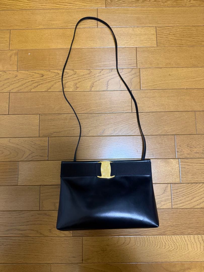 【極美品】【ヴィンテージ】サルバトーレフェラガモ　ショルダーバッグ　ブラック