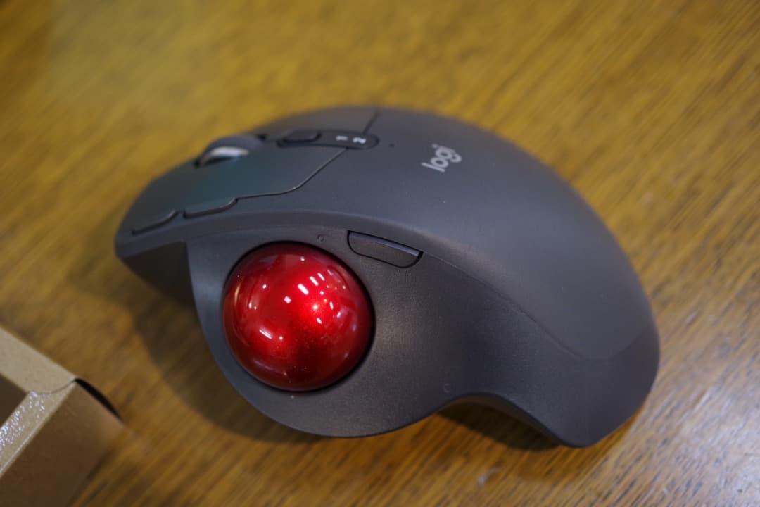 logicool MX ERGO S（黒玉+赤玉）