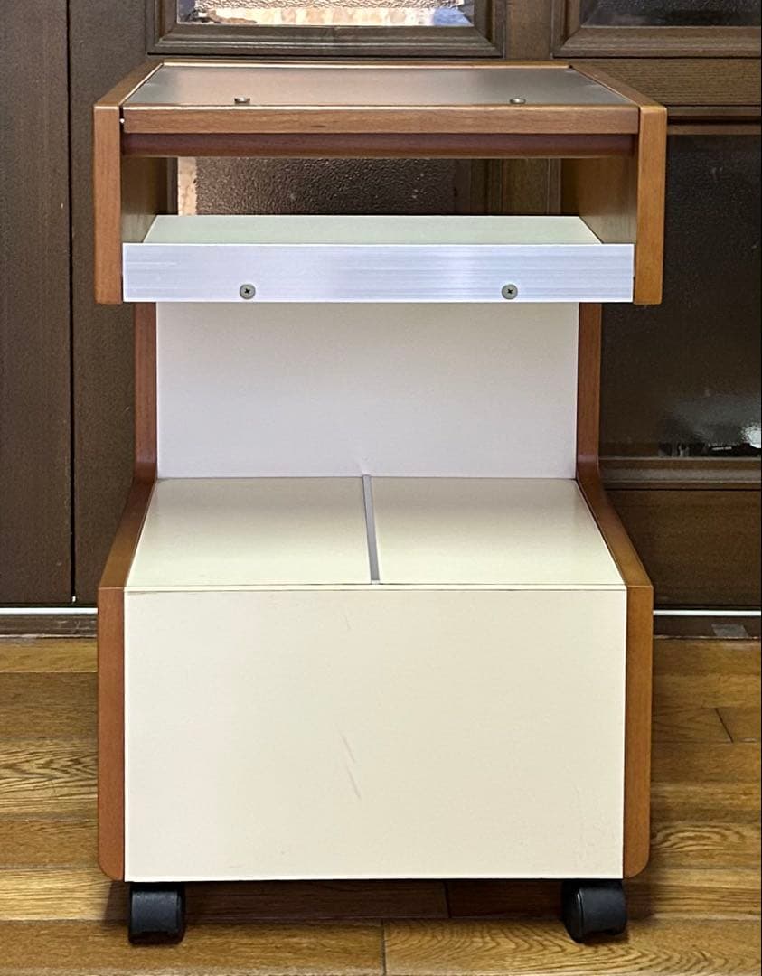 カリモク　マガジンラック　チェスト　小物　モダンデザイン　キャスター付き