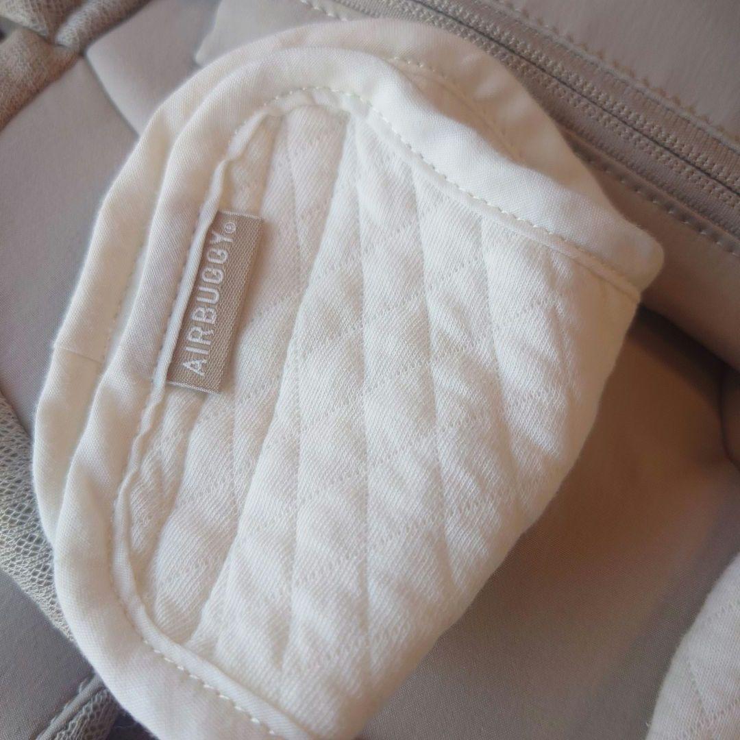 【美品】AIRBUGGY エアバギーベビーキャリア 抱っこ紐　サンドアッシュ