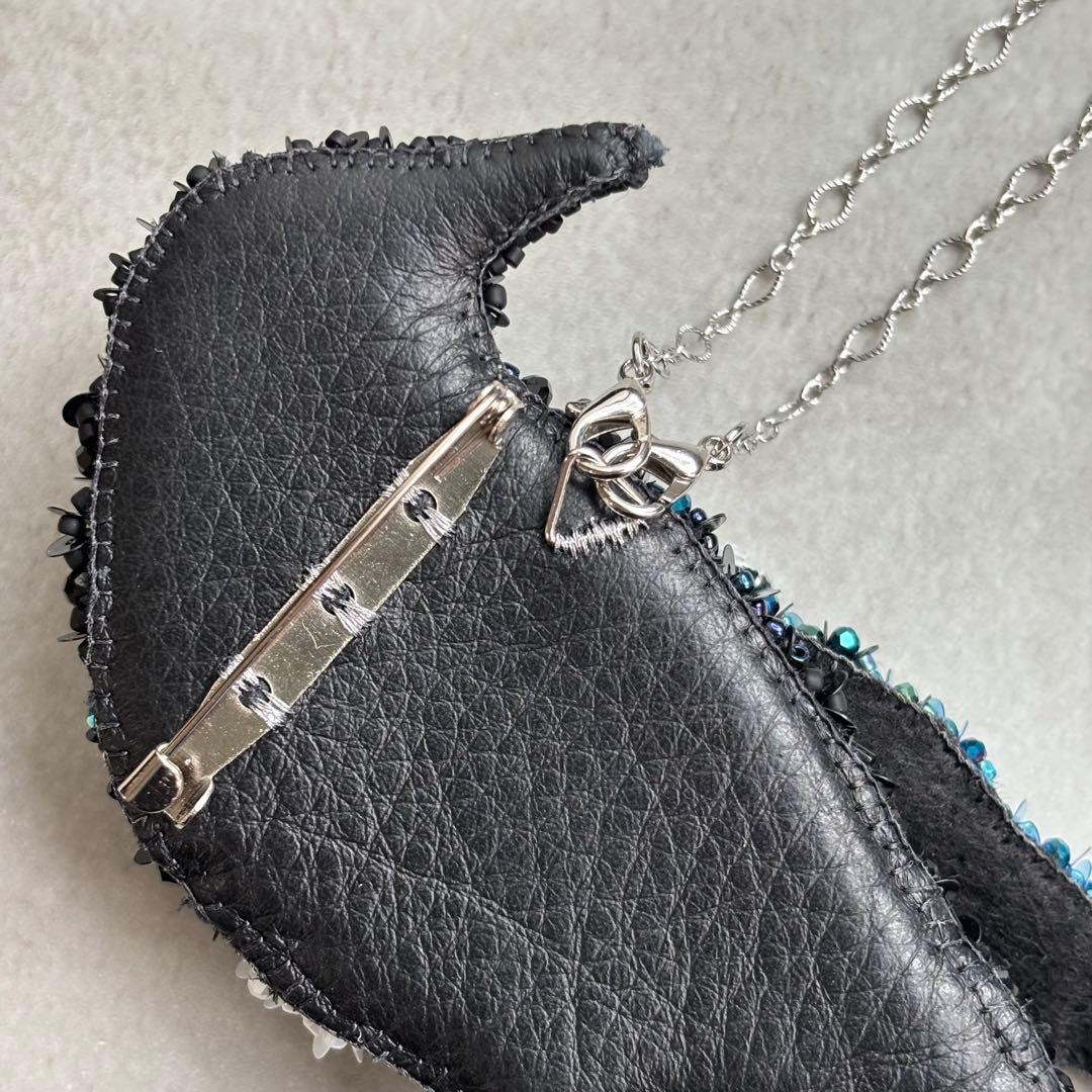 【カササギ】ビッグサイズ ビーズ刺繍ブローチバッグチャーム