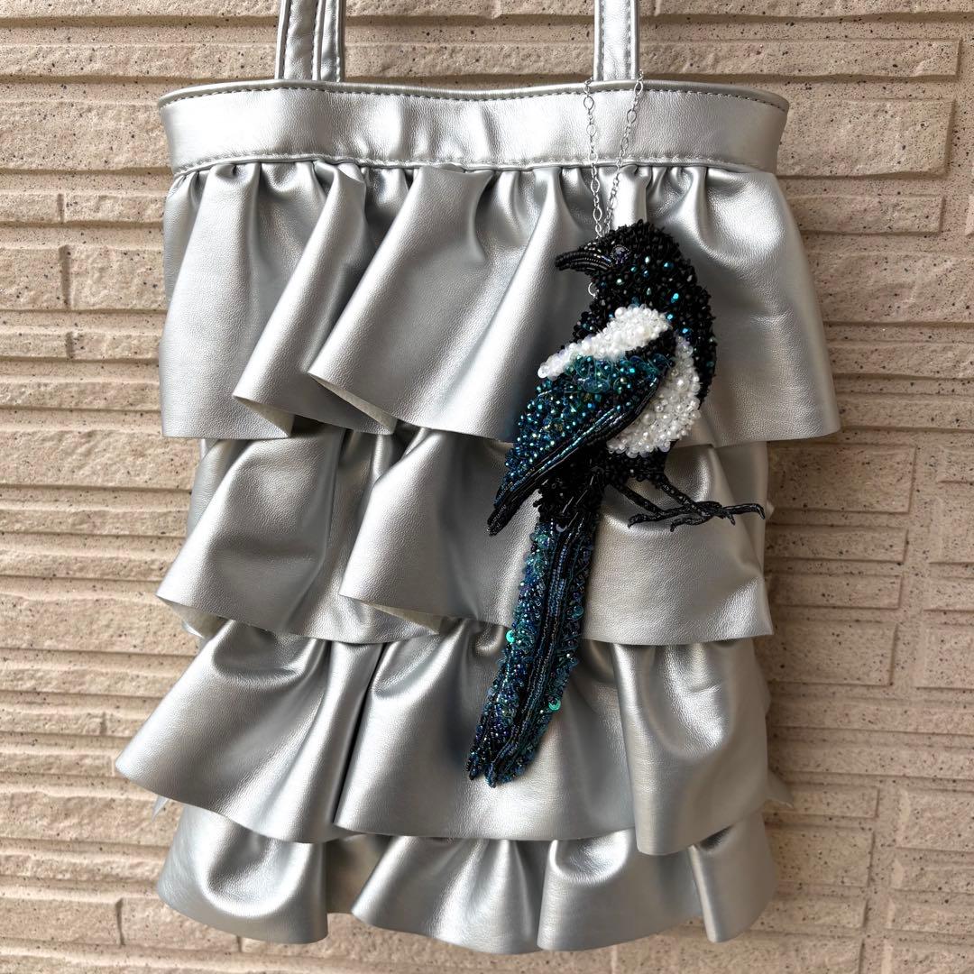 【カササギ】ビッグサイズ ビーズ刺繍ブローチバッグチャーム