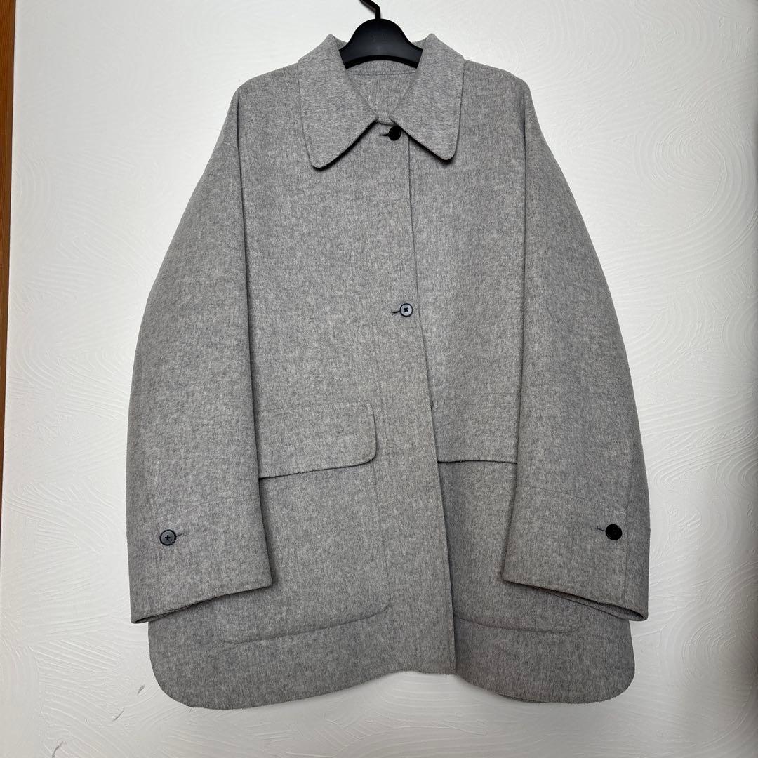 アダムエロペ　ウールリバーショートコート　グレー