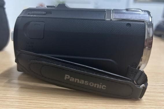 【通電確認済】Panasonic パナソニック HC-V700M　ビデオカメラ