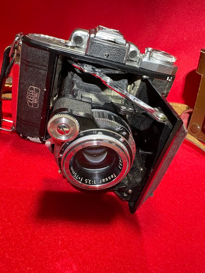 スーパーセミイコンタ(ツァイスイコン社} 純正革製カメラケース有り