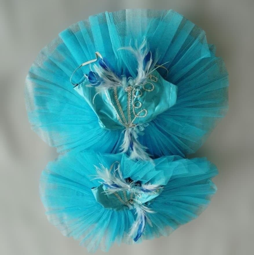 バレエ　シルビア製5号　水色クラシックチュチュ　髪飾り、袖付2着まとめ