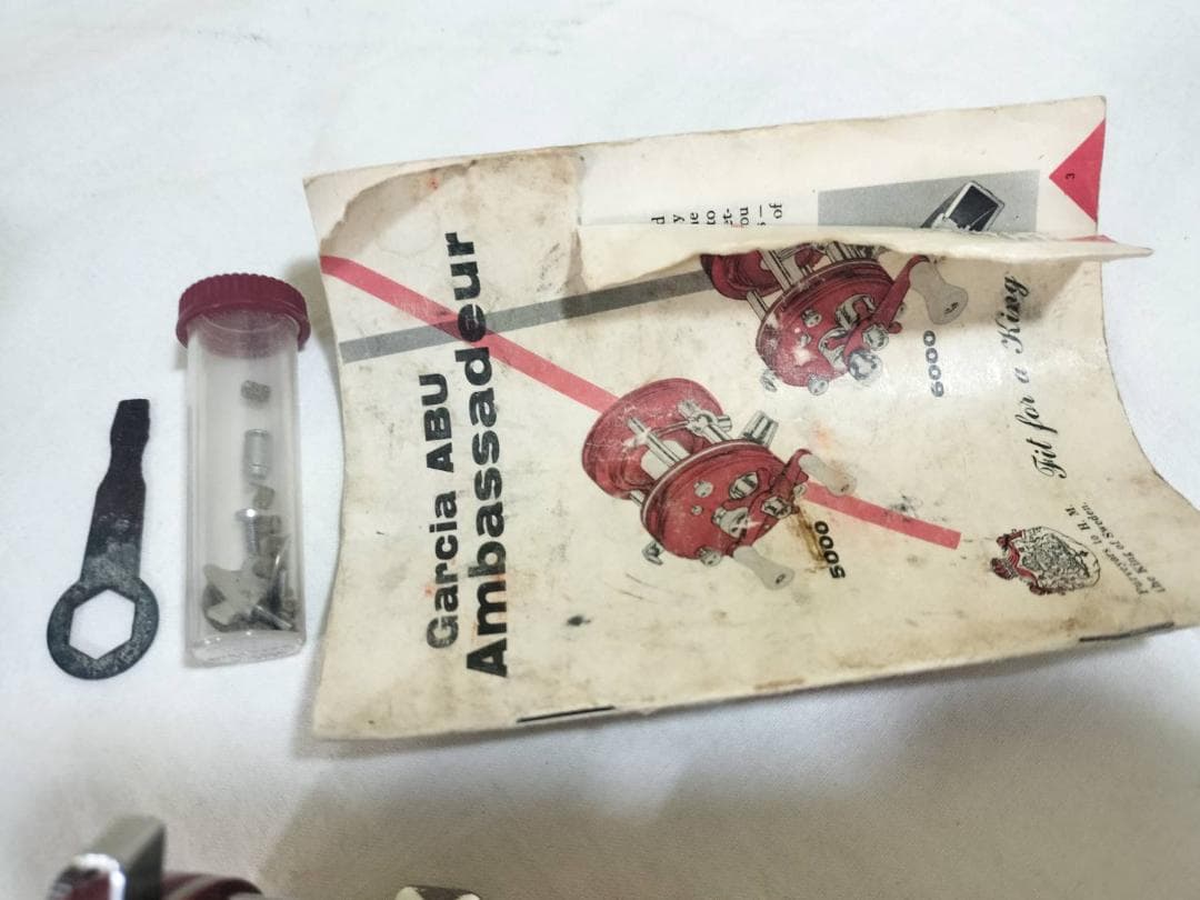 ABU GARCIA アブ アンバサダー 5000　4ネジ 赤　#435709