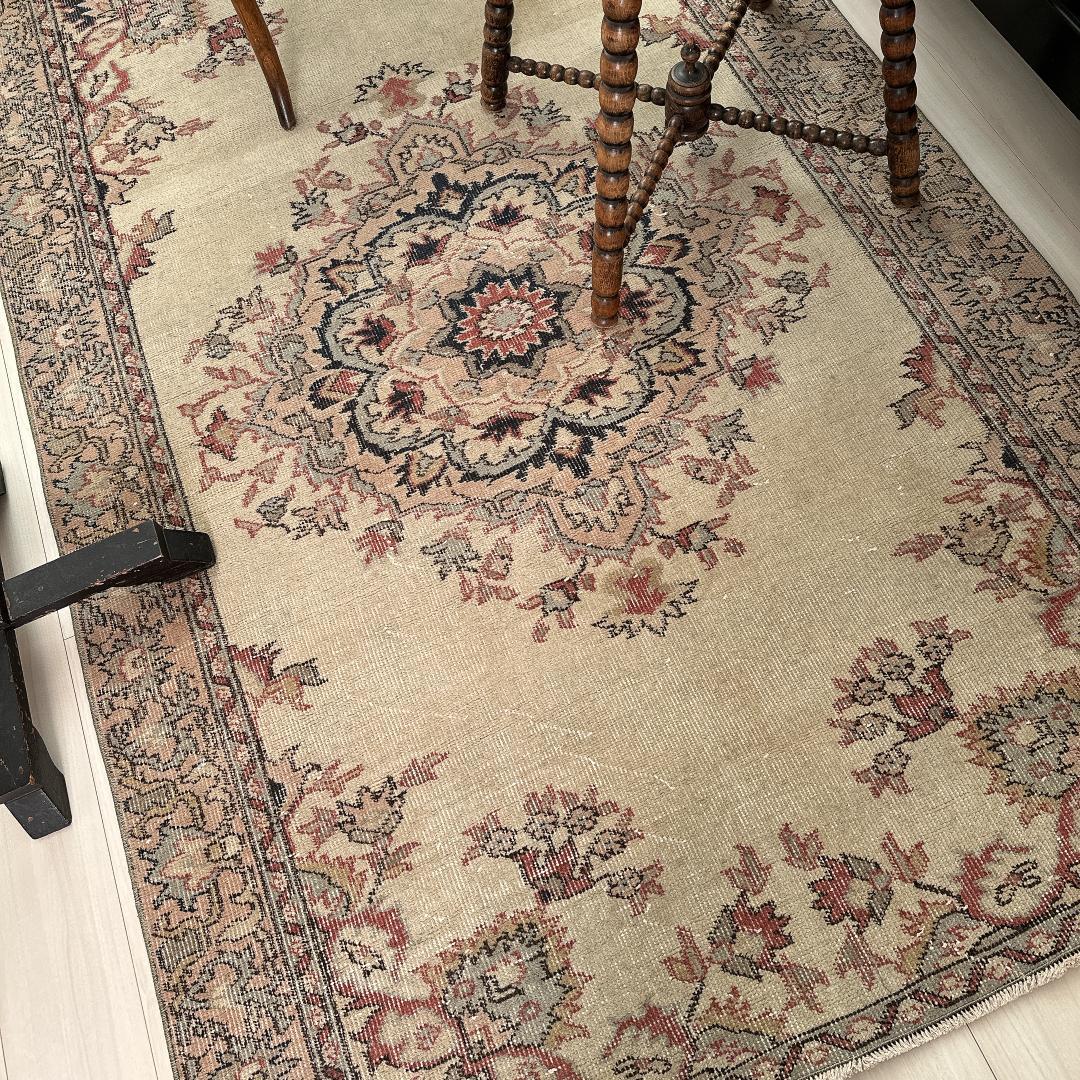 トルコ ヴィンテージラグ A104 レア ベージュ ピンク ブルー メダリオン