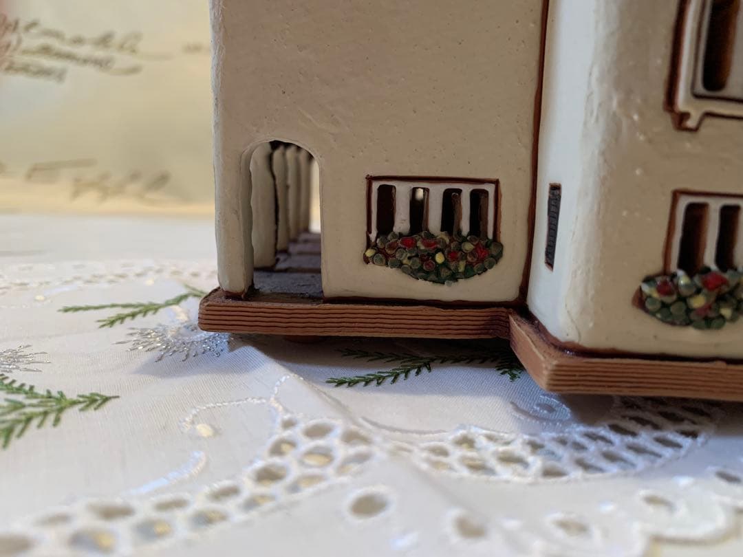 ドイツ製　置物　レアな大型の未使用の陶器のキャンドルハウス細かく作られて可愛い！