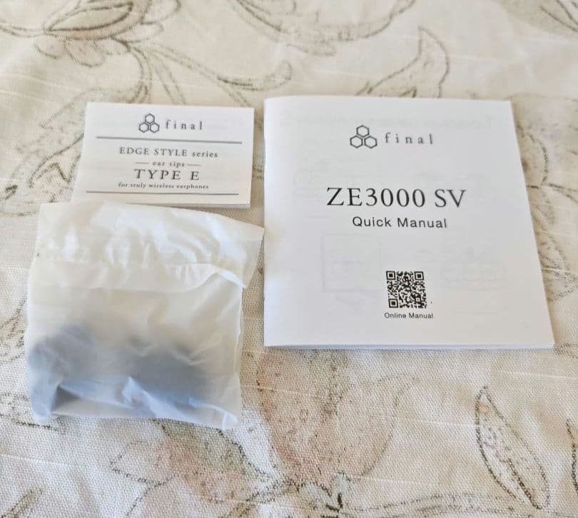 【美品】final ワイヤレスイヤホン ZE3000SV