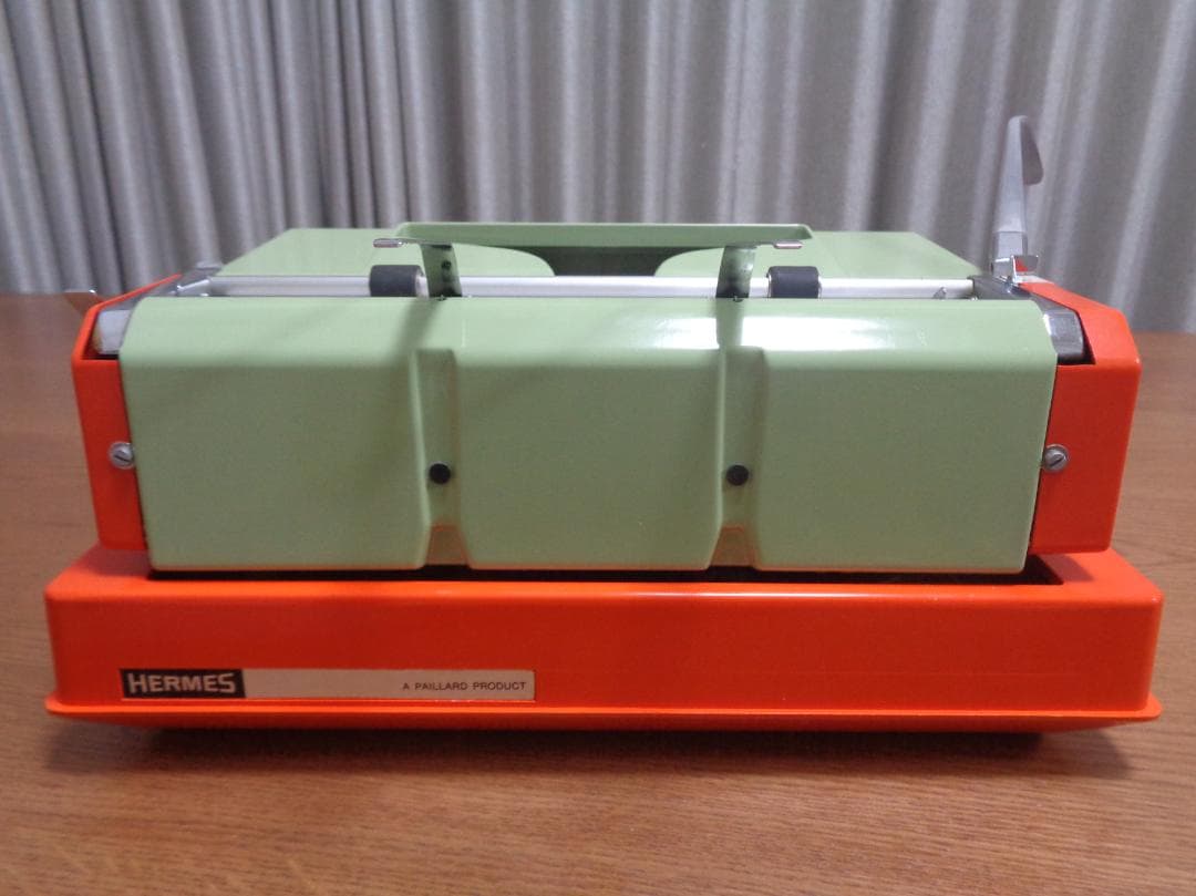 完動品　HERMES 3000 エルメスタイプライター ロシア語 カスタムカラー