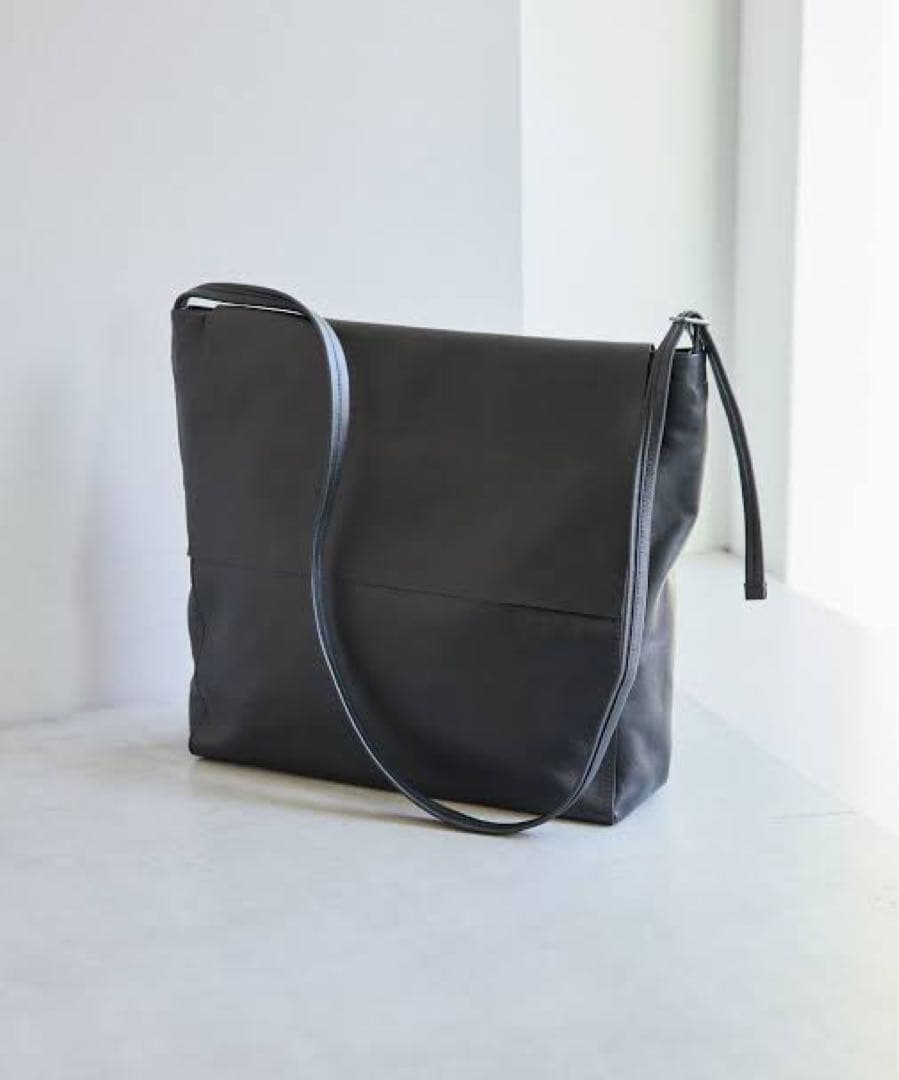 【美品】 ear PAPILLONNER 牛革 シンプルフラップショルダーバッグ