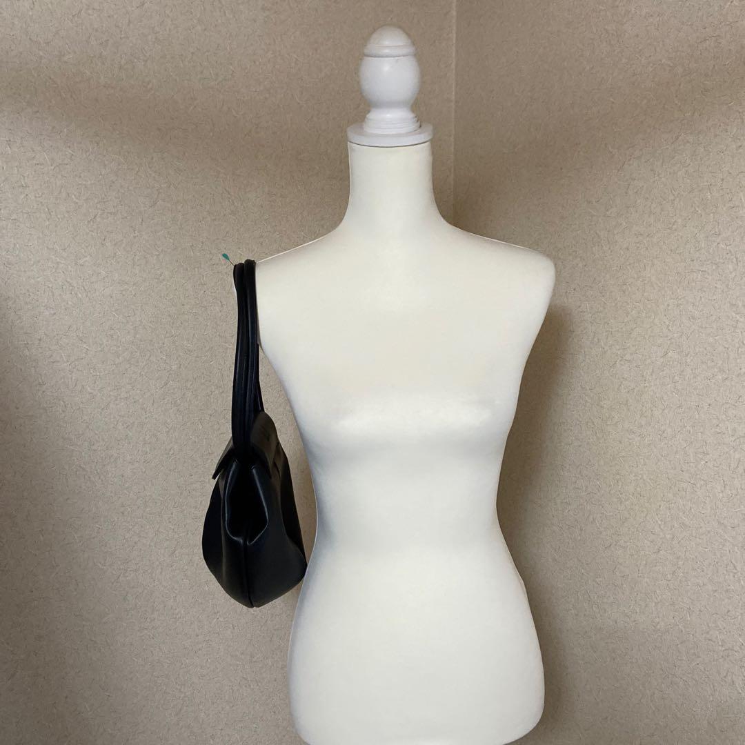 シビラ　本革　レザー　2way ショルダーバッグ　斜めがけ　ハンドバッグ　黒